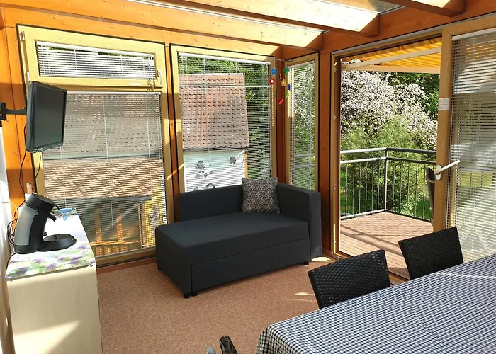 Ferienwohnung Und Sommerhaus Unter Der Burg